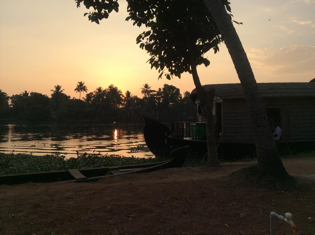 安亚纳家庭旅馆 Alappuzha 外观 照片