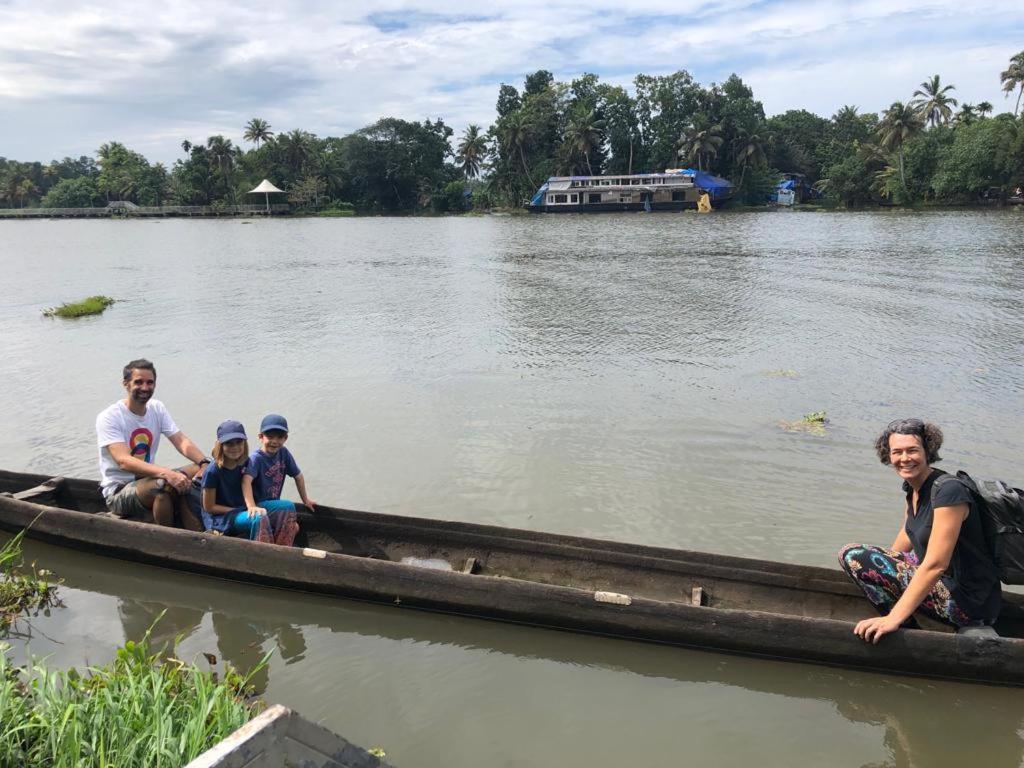 安亚纳家庭旅馆 Alappuzha 外观 照片